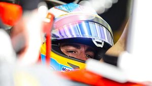 Fernando Alonso, al volant del seu McLaren, durant un dels entrenaments del Gran Premi de Bahrain.