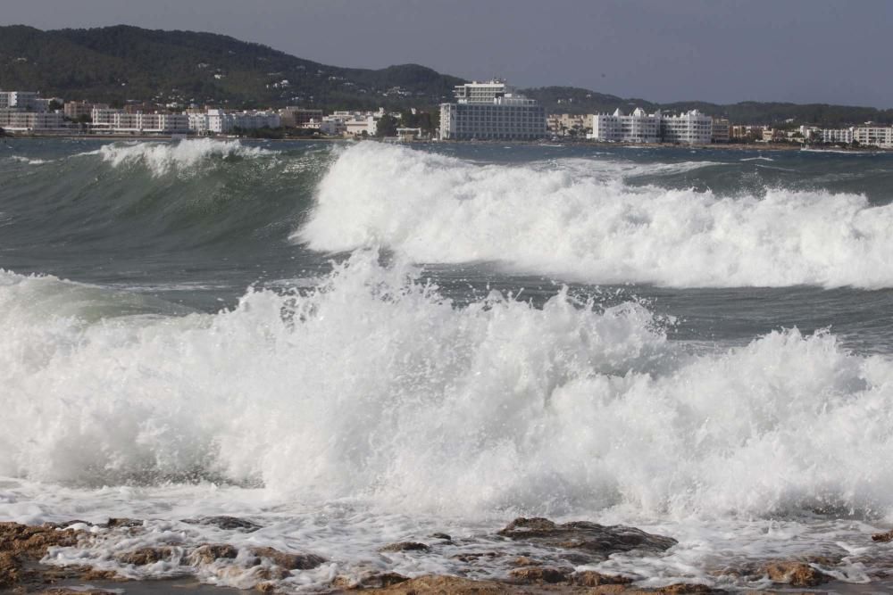 El viento vara ocho barcos en Sant Antoni