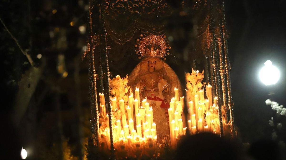 La Virgen de la Paz tras su coronación en la Catedral de Córdoba.