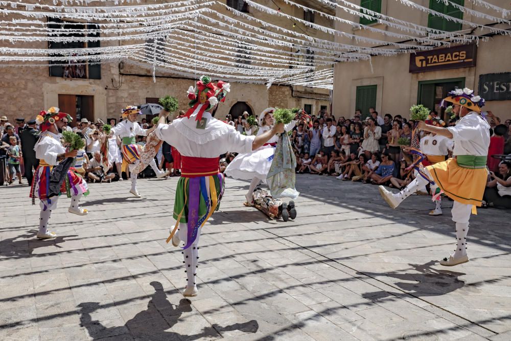 'Cossiers' con esencia del pueblo para loar al patrón