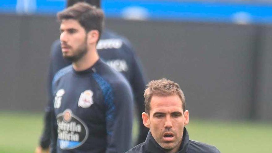 Fernando Navarro durante un entrenamiento.