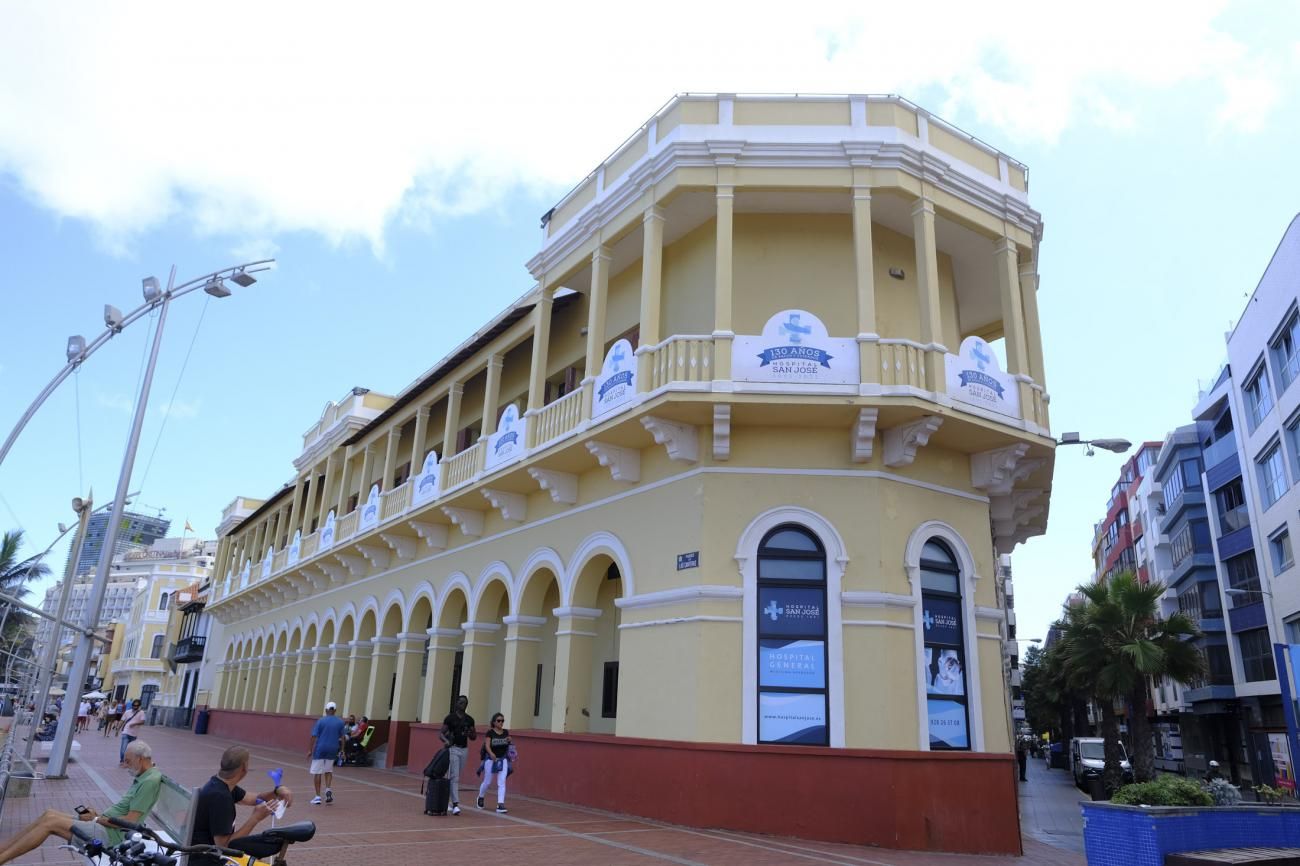 Edificios que forman parte del BIC Frente Ecléctico de Las Canteras