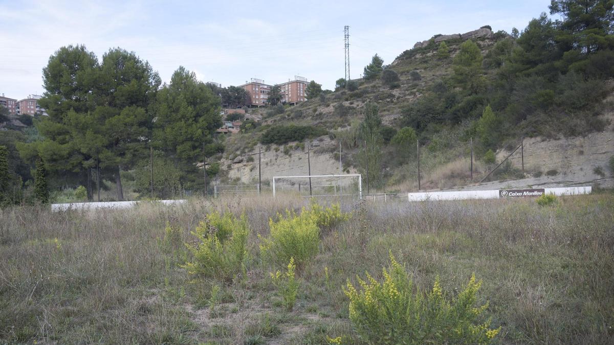 L'antic camp de Sant Pau, catalogat com a zona verda, ofereix un aspecte deplorable des de fa anys