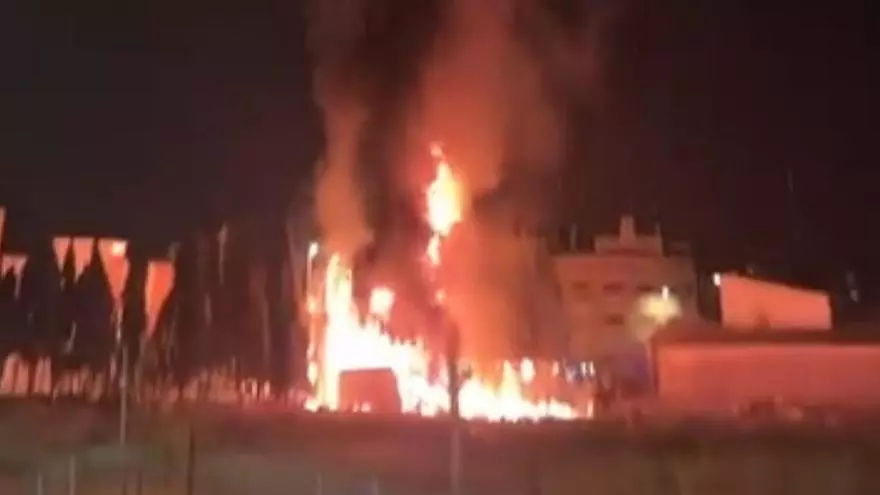 Vídeo: Incendio cerca del almacén de gaiatas