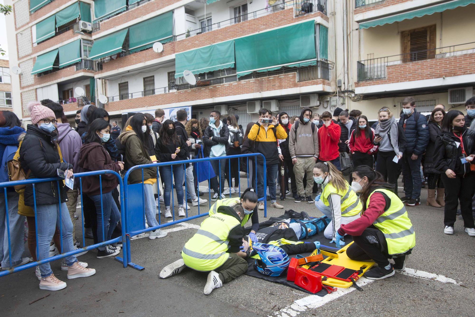 Talleres de estética, emergencias y laboratorios, en plena calle de Alicante