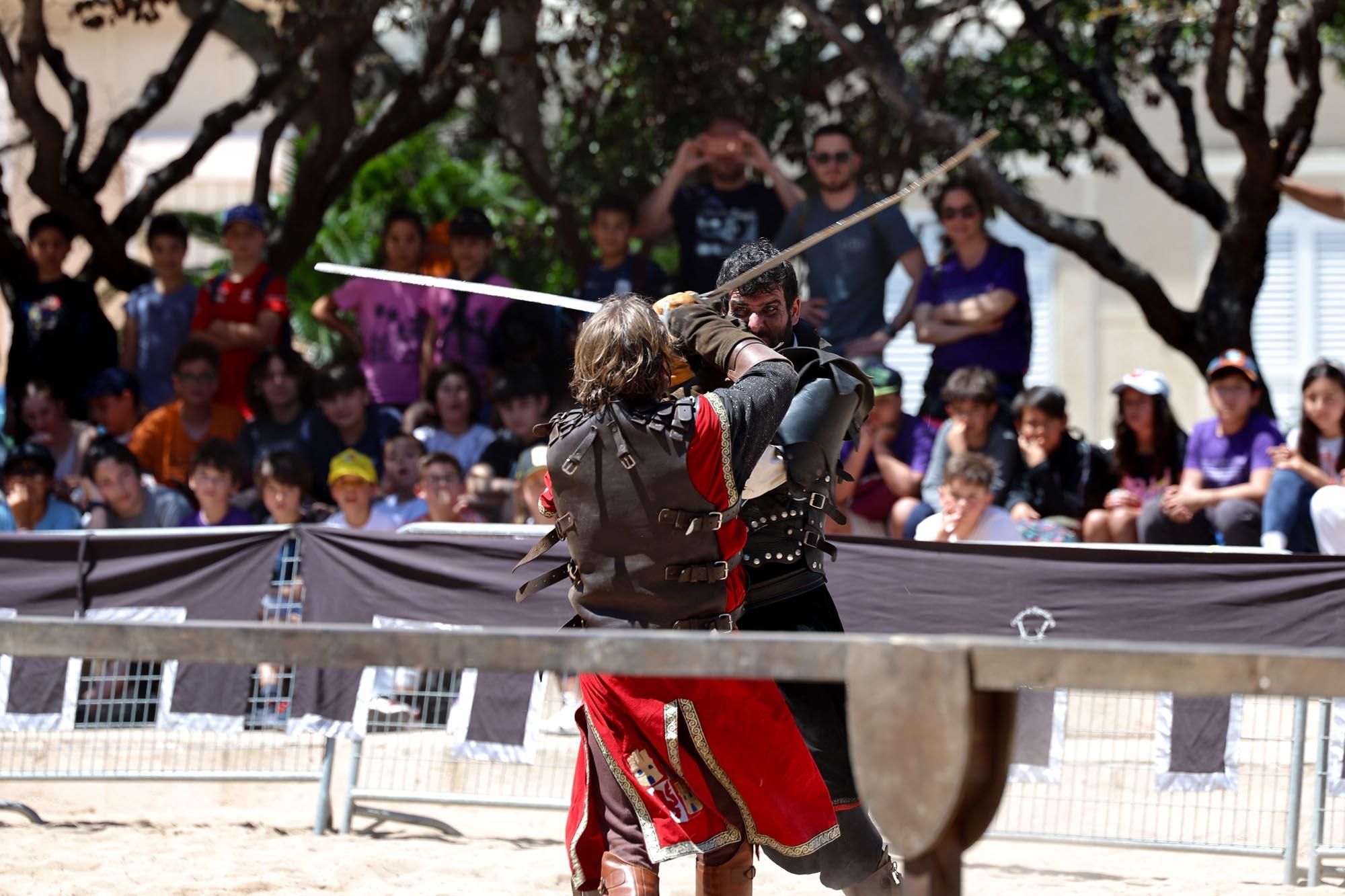 Los escolares de Ibiza visitan la feria Eivissa Medieval