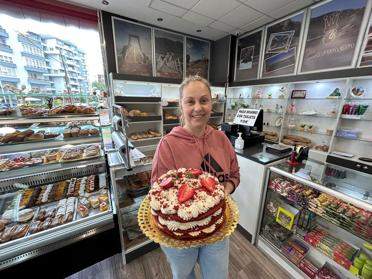 Elisabeth Quero, hija de la repostera Carmen González y encargada de la confitería Carmen de Salinas.