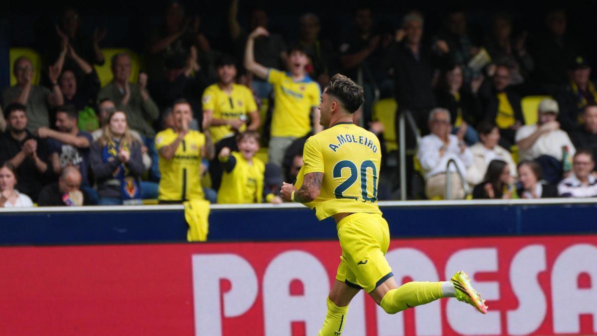 Moleiro celebra el 2-1.