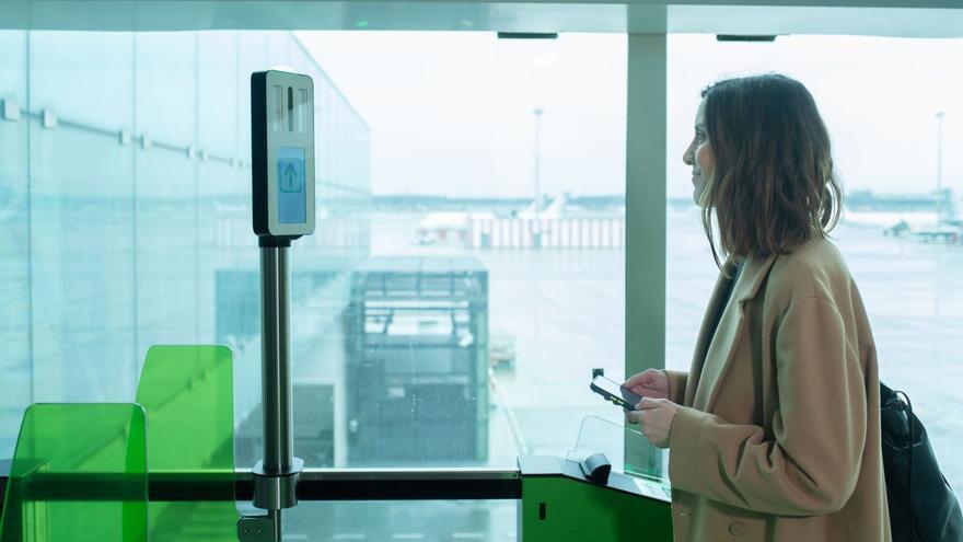 Facial recognition technology at airports divides experts