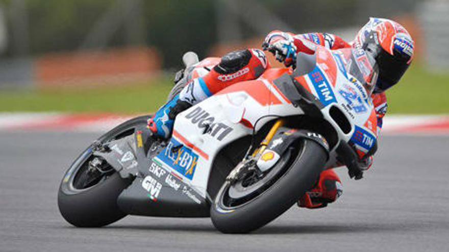 Casey Stoner se sube a la Ducati de Jorge Lorenzo