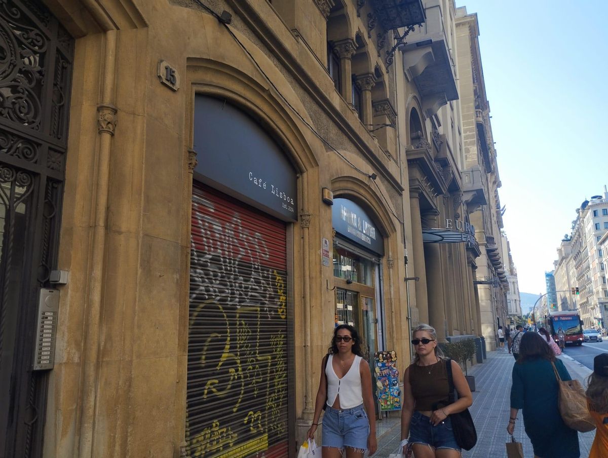 Uno de los locales cerrados en la Via Laietana.