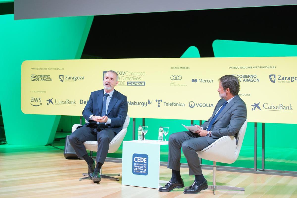 El presidente ejecutivo de Telefonica, Marc Murtra, conversa con Juanjo Cano, presidente de KPMG España.
