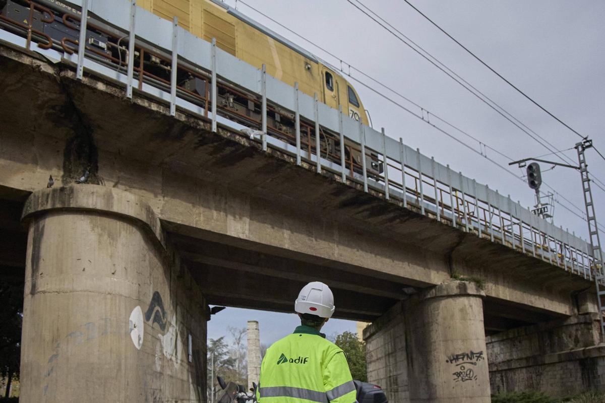 Les fotos de la revisió del viaducte de Girona per part d'Adif