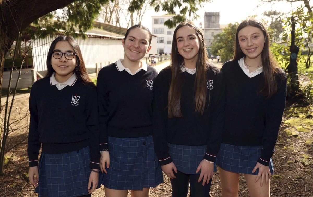 Mireia Noguchi, Marisín Tubío, Alicia Mondragón y Carla García, componentes del equipo de debate. | NOÉ PARGA