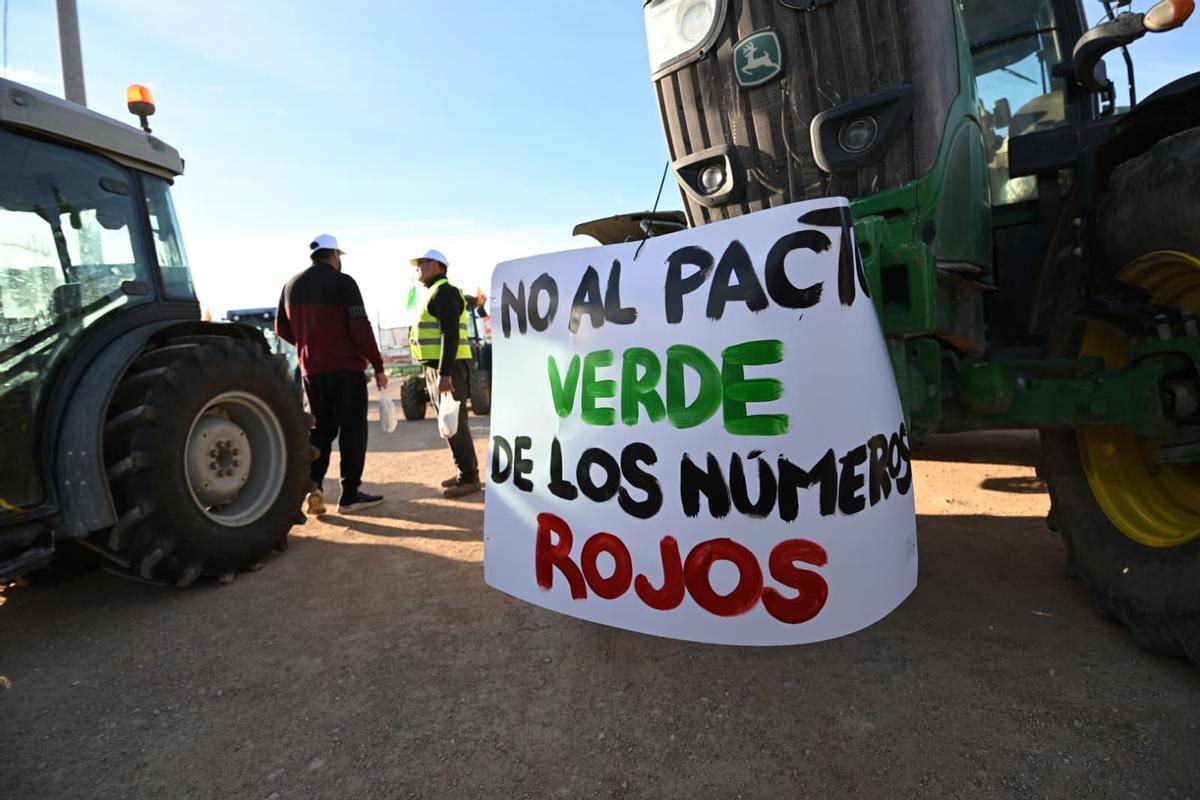 Así ha sido la salida de la tractorada desde Elche