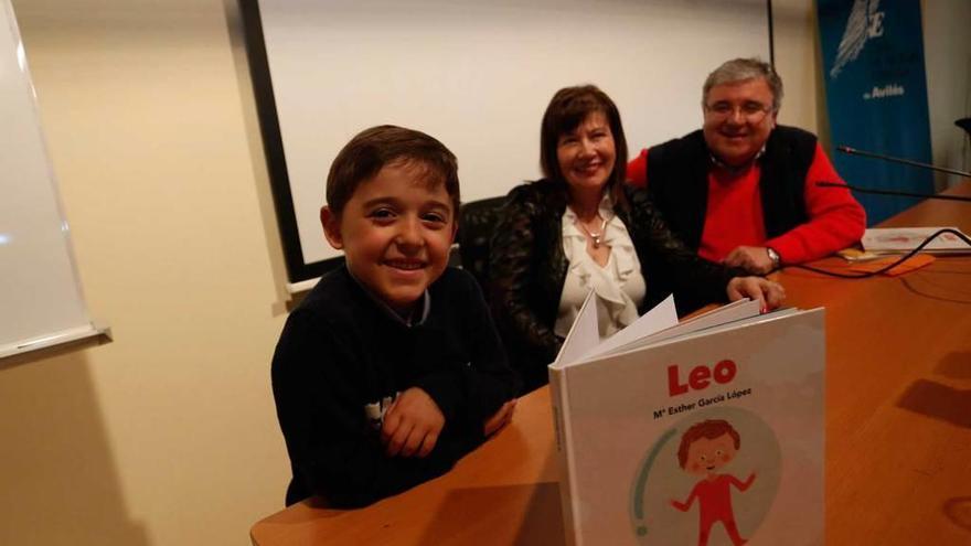 Leo Formariz, Esther García y Román Antonio Álvarez, durante la presentación de &quot;Leo&quot;.