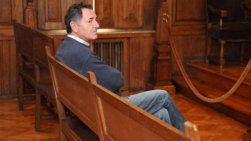 El acusado, en el banquillo de la Audencia, en el juicio de mediados de noviembre.  // Gustavo Santos