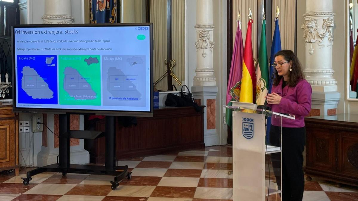María del Carmen García Peña, directora gerente de la Fundación CIEDES presentando el Barómetro del clima de negocio en Málaga 2025