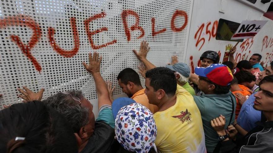 Enfrentamientos entre la policía venezolana y opositores en Caracas