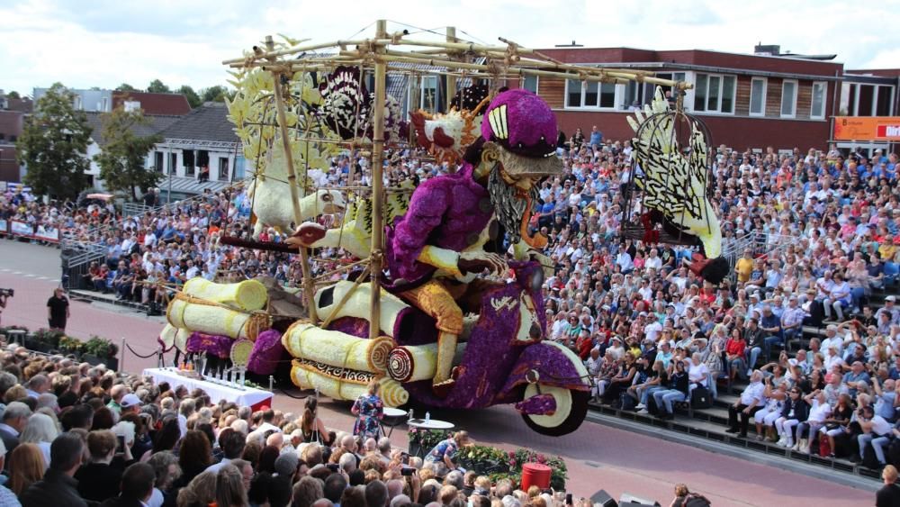 El desfile de las obras