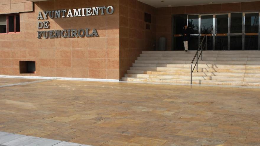 Entrada del principal edificio consistorial del municipio fuengiroleño.
