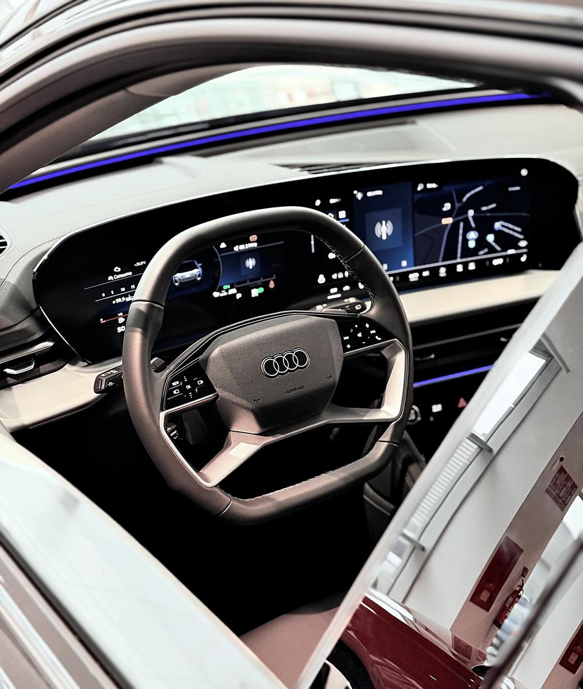 El nuevo Q5 cuenta con control de crucero adaptativo, cámaras de 360 grados y otras herramientas para una conducción segura.