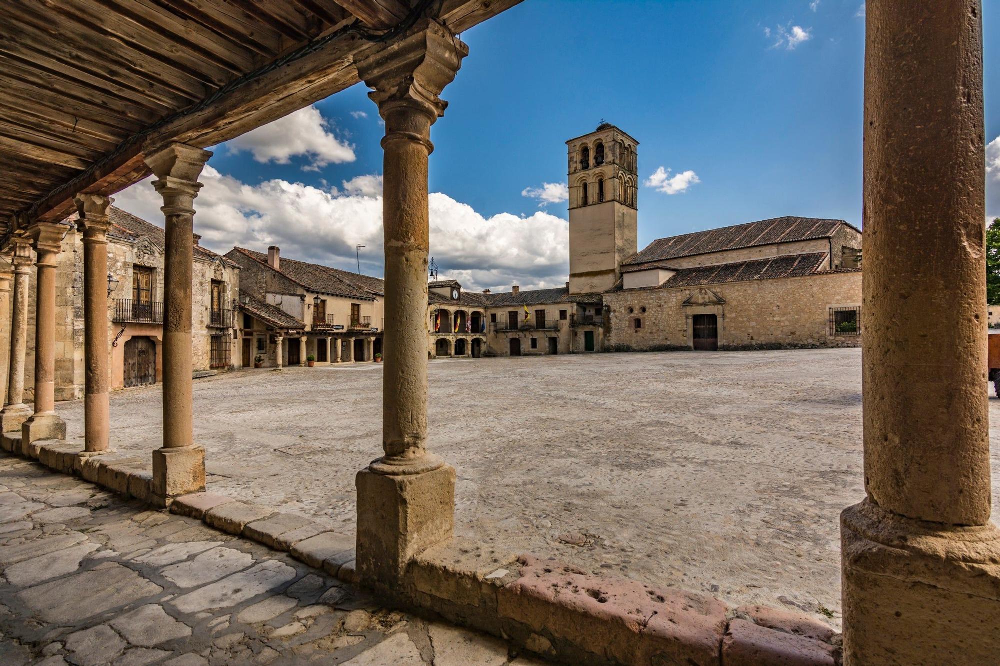 Plaza de la ciudad medieval de Pedraza