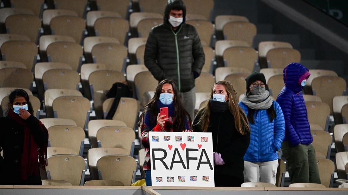 Seguidores de Nadal, en el partido de cuartos en Roland Garros.