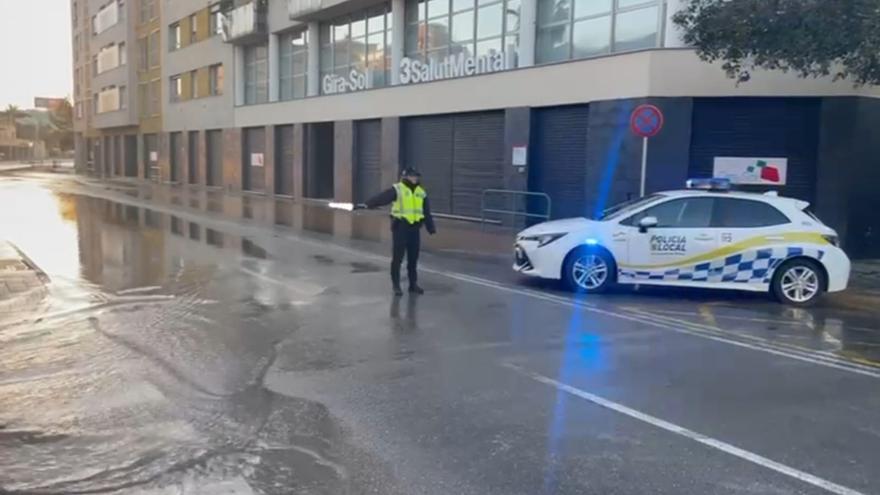 Cortan el tráfico en un tramo de la calle Manacor en Palma por la rotura de una tubería