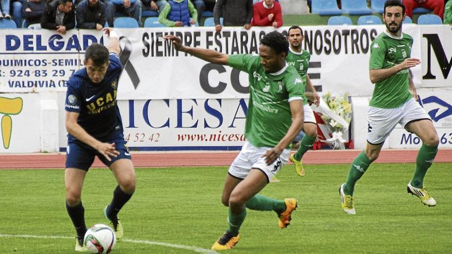 El Mérida mira a la Copa y el Villanovense da un paso atrás