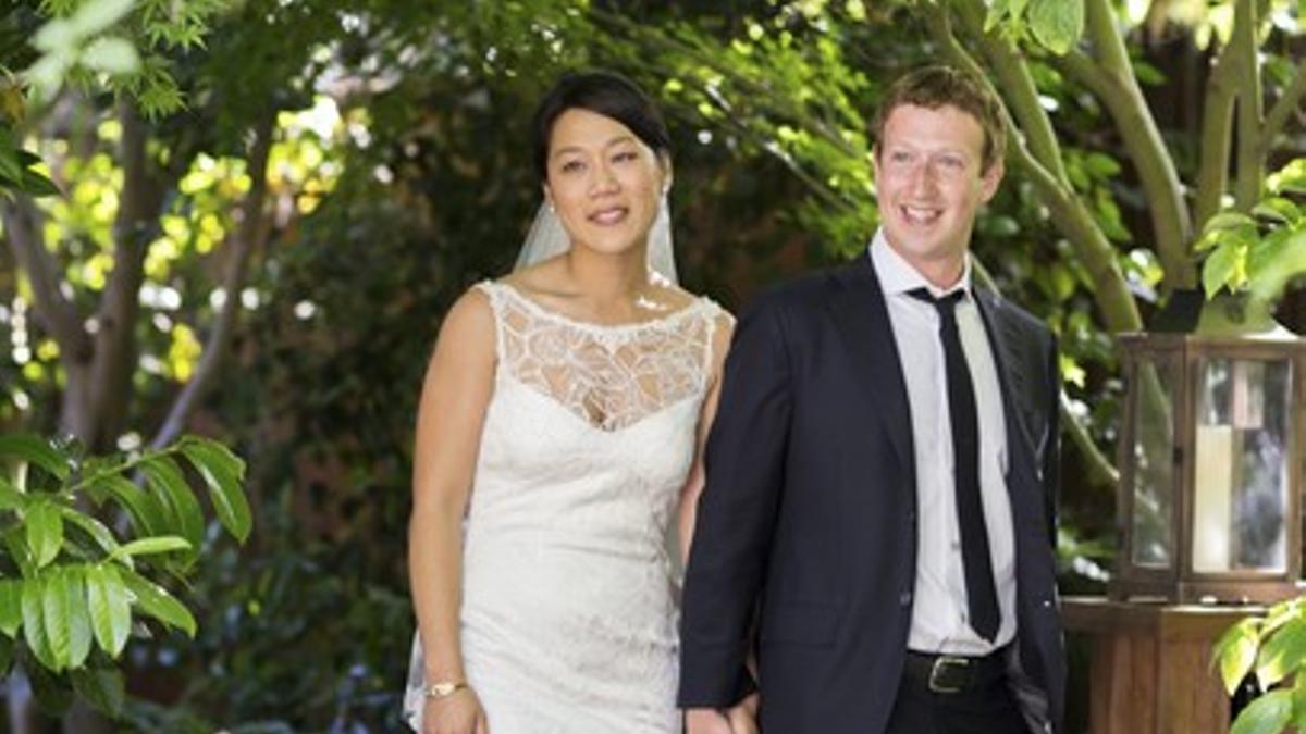 Mark Zuckerberg y Priscilla Chan, tras la boda en su casa de Palo Alto