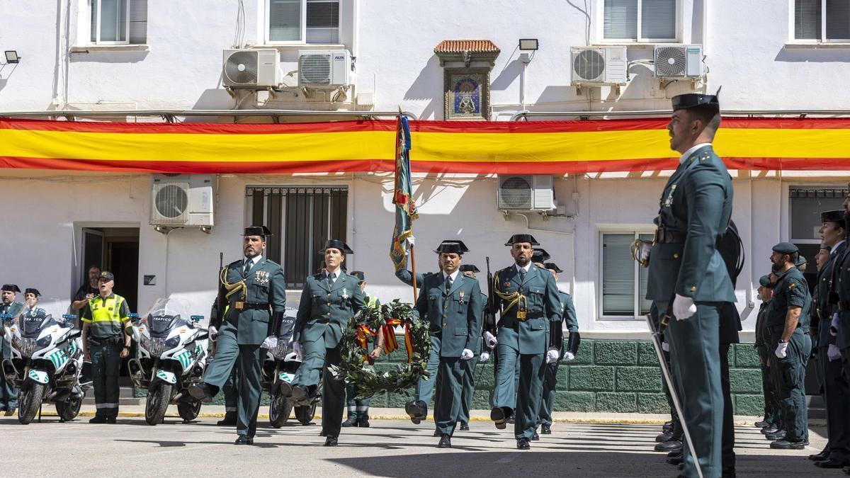 La Guardia Civil de Alicante dedica su 182 aniversario a los agentes fallecidos en Huelva