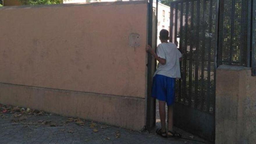 El barrio de Santa Isabel defiende los centros de acogida de menas