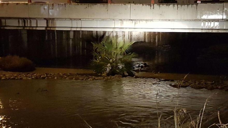 Estado del cunetón junto al centro comercial.