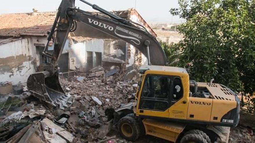 Demolición de una casa que tenía amianto