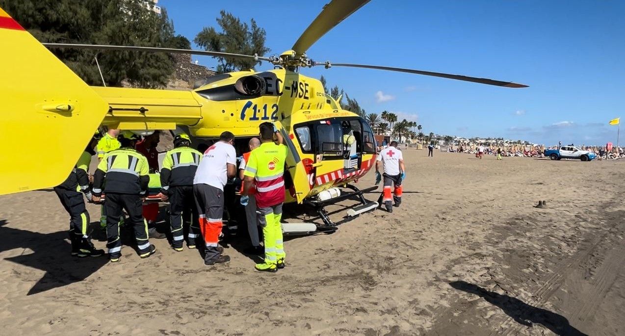 Rescate de un varón en la Playa del Cochino