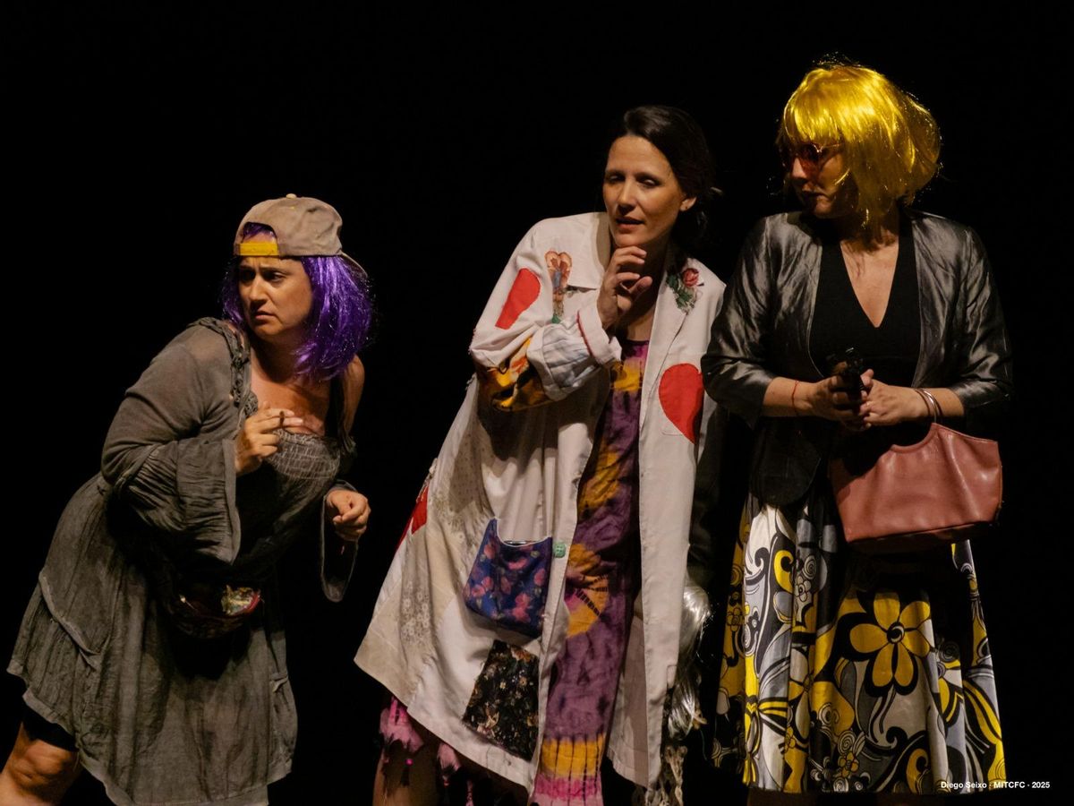 Una escena de «3x4 Masiluna», de la Escola de Teatro de Cangas.