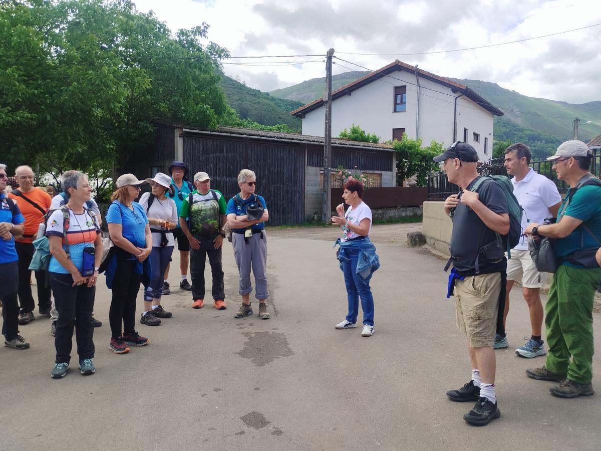 Así fue la visita a Láneo (Salas) de la Federación Nacional de Asociaciones Culturales y Recreativas de Empleados de Cajas de Ahorros