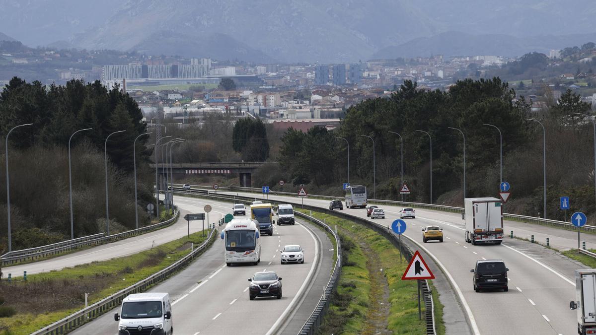 La bajada de velocidad máxima a 70 kilómetros por hora, el motivo de la multa de hasta 600 euros que van a recibir los conductores que hayan circulado por Asturias: la DGT extrema la vigilancia