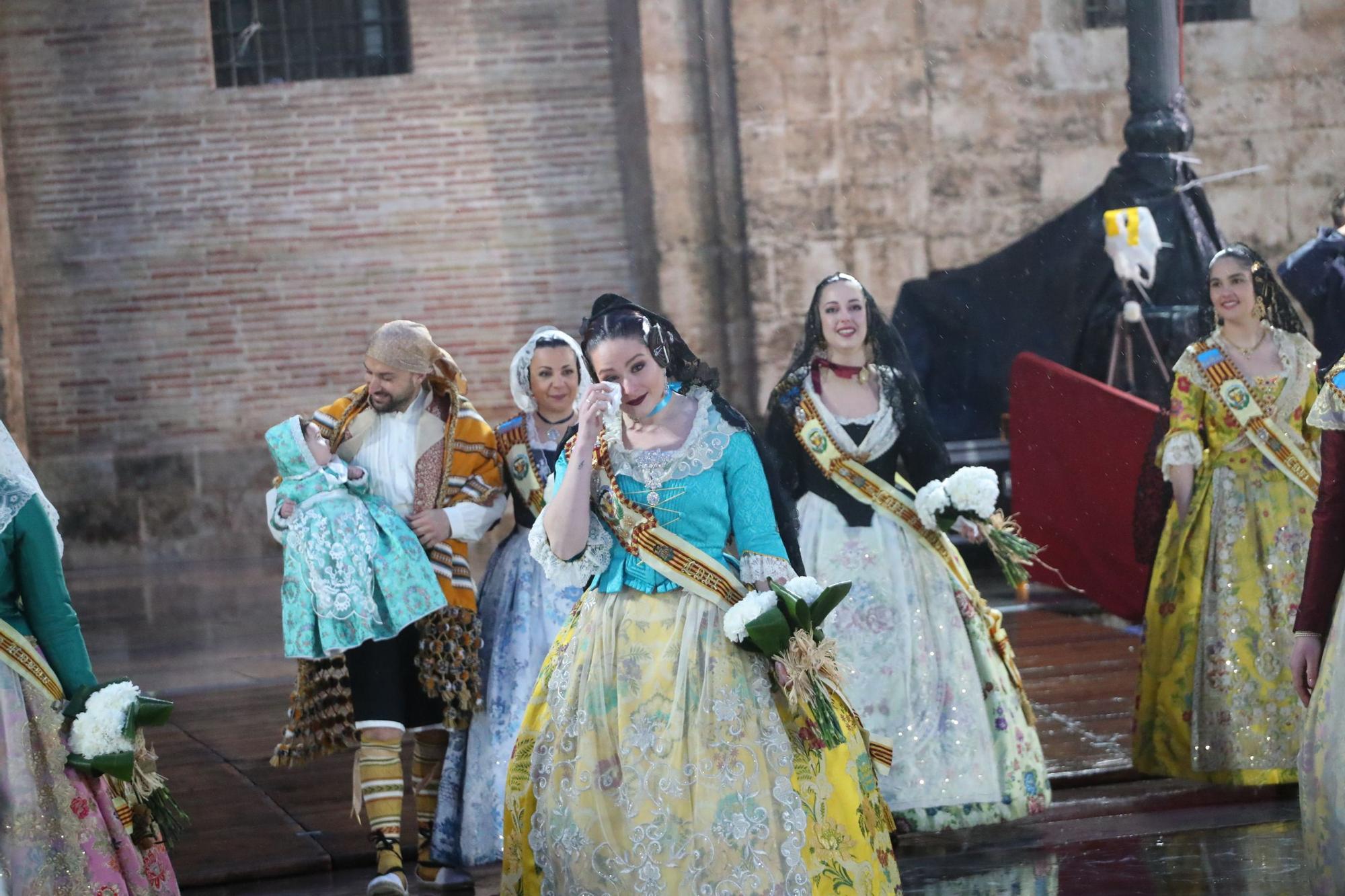 Búscate en el primer día de ofrenda por la calle de la Paz (entre las 19:00 a las 20:00 horas)