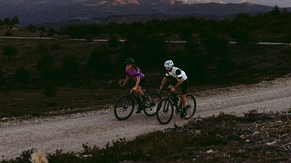 Un proyecto desarrollado bajo el sello Mediterranean Epic y concebido desde cero para convertirse en una referencia, combinando competición, convivencia, cultura ciclista y un formato de festival que reunirá a deportistas, familias y marcas en un mismo espacio.