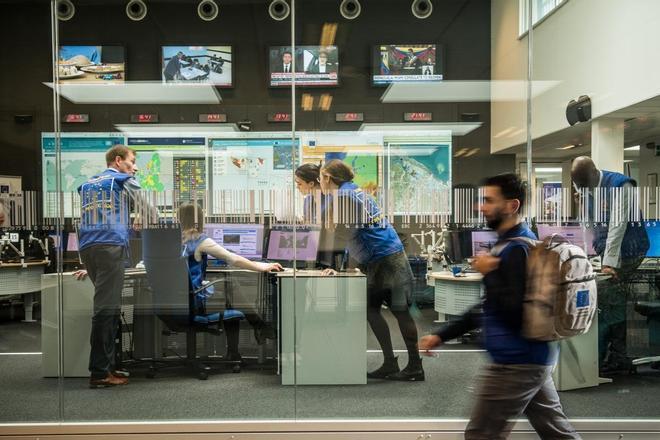 Visita al Centro Europeo de Emergencias, el lugar desde el que la UE responde a las catástrofes: "Son cada vez más largas y frecuentes"