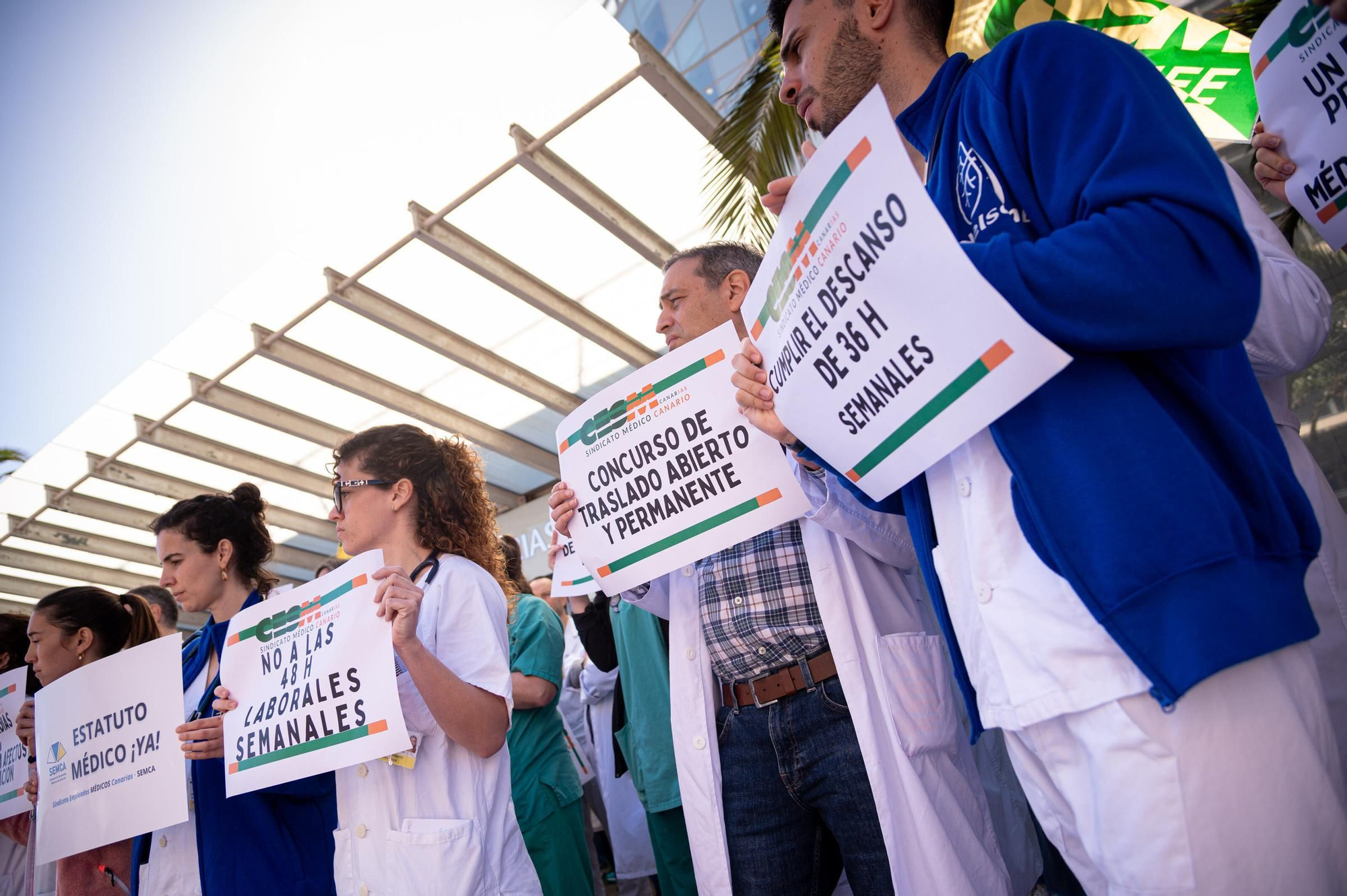 Manifestación por el cambio de condiciones de médicos por parte del Ministerio por fuera del HUC