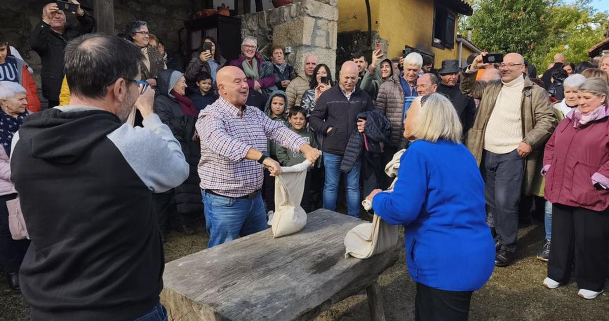 Los jóvenes también se incorporaron a la pisa. |  F.Souza