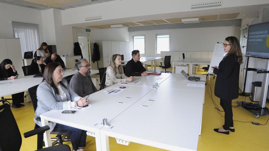 Priscila Saavedra, Pablo Malvar, Vanesa Lorenzo y Juan Varela escuchan una sesión del seminario. | Bernabé/Javier Lalín