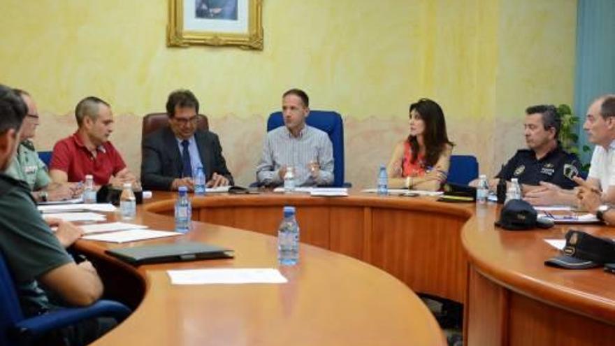 La Junta Local de Seguridad de Pinoso en el salón de plenos.