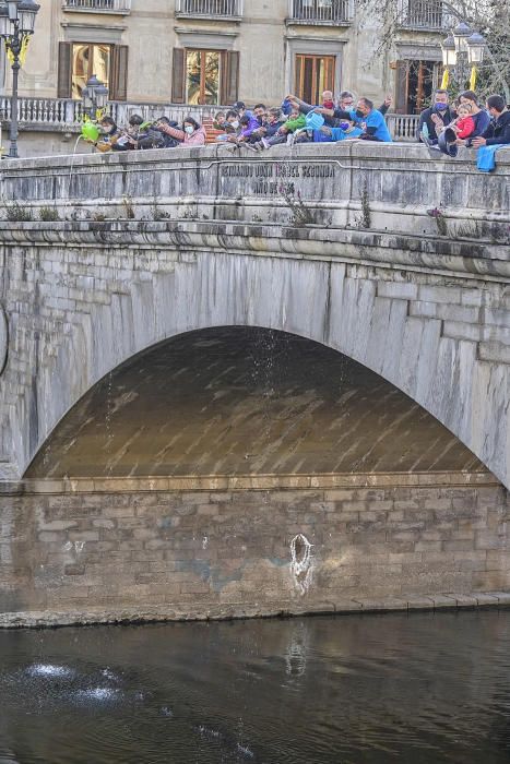 «Palanganada» al pont de Pedra per reivindicar un major cabal al Ter