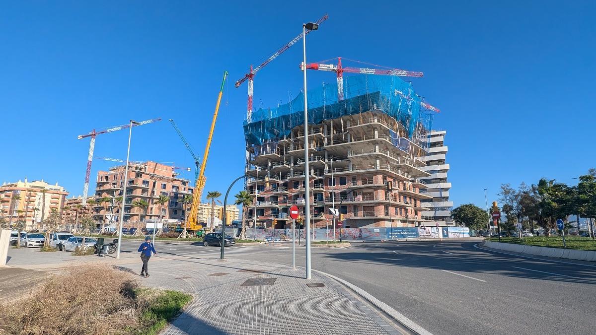 Obras de viviendas en la zona del litoral oeste de Malaga capital.