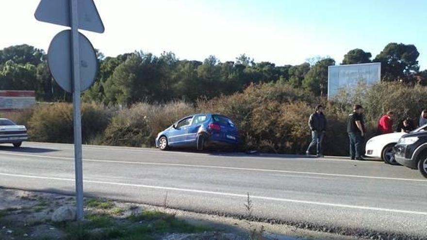 Momento después del accidente en la CV-83.