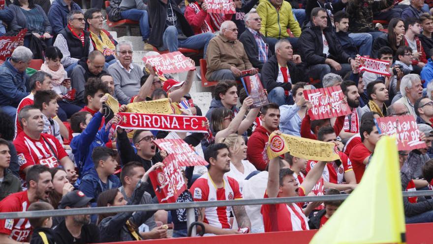 Aficionats del Girona animendurant un partit de l&#039;última Lliga a l&#039;estadi de Montilivi.